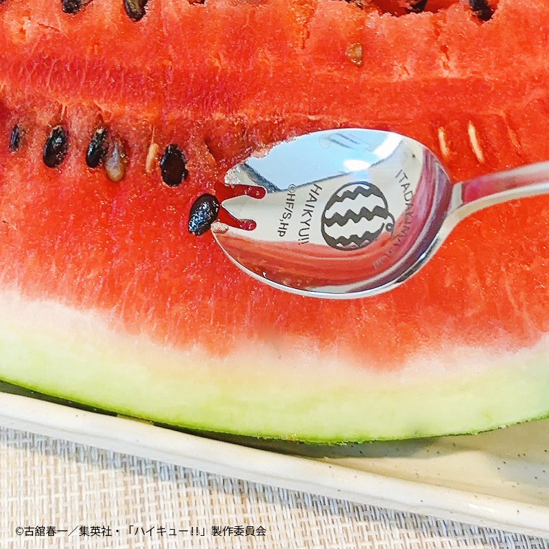 ／
#ハイキュープラザ新商品🏐
＼

いただきますシリーズvol.2 ～東京合宿～

●スイカスプーン
A（日向・孤爪・灰羽）
B（月島・黒尾・木兎）
各990円(税込)

持ち手の長いステンレススプーンが登場！先が割れているのでスイカの種も取りやすい！パフェスプーンやマドラーとしても◎