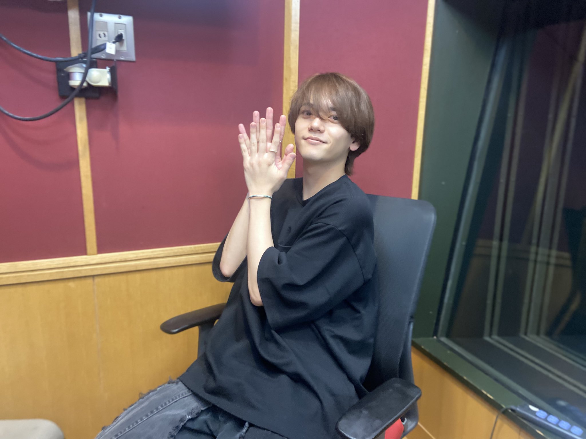 FM802 on X: 