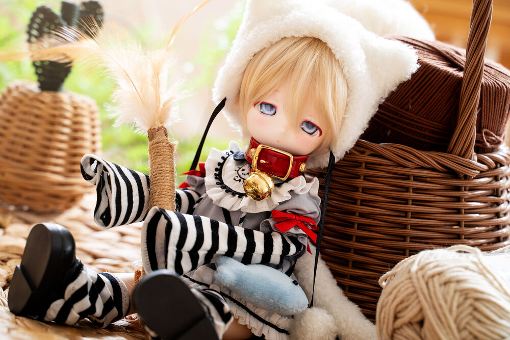 【DOLK×PUYOO DOLL】世界30体限定！

BABY MOMOが人気アーティスト『NAMAZU』×『カニホル』による豪華コラボドールになって新登場！
➡dolk.jp/pages/special/…

NAMAZU氏のメイクと、カニホルが仕立てるお洋服で、おっとり可愛い子猫のBABY MOMOが誕生しています。
9/7(日)締切、ぜひご覧ください♪