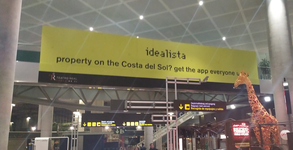 Nada nuevo, esto es lo que te encuentras al aterrizar en el aeropuerto de Málaga más decenas de anuncios de inmobiliarias. Málaga provincia en venta
