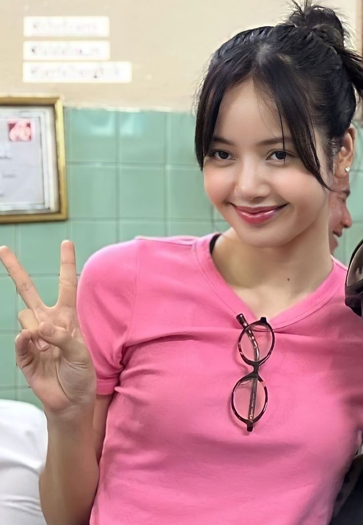 daily lisa pics (@dailylisapix) on Twitter photo 