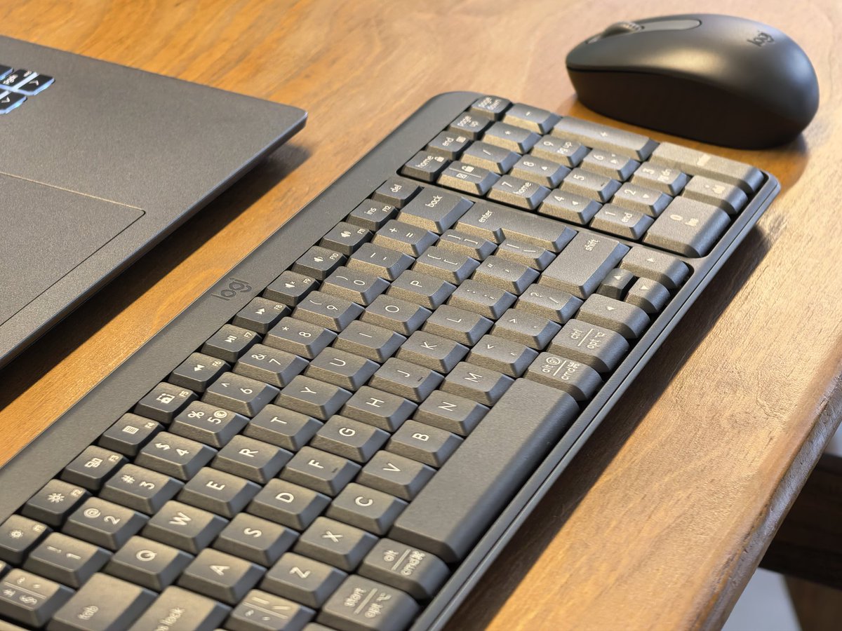 MarcoCocomello's tweet image. Logitech is launching its new MK250 keyboard and mouse combo pack today in South Africa and it&apos;s a pretty epic package for only R479. Available at most PC retailers. 

- Bluetooth
- Comfortable
- Compact Design
- Replaceable Batteries
 
#LOGITECHMK250