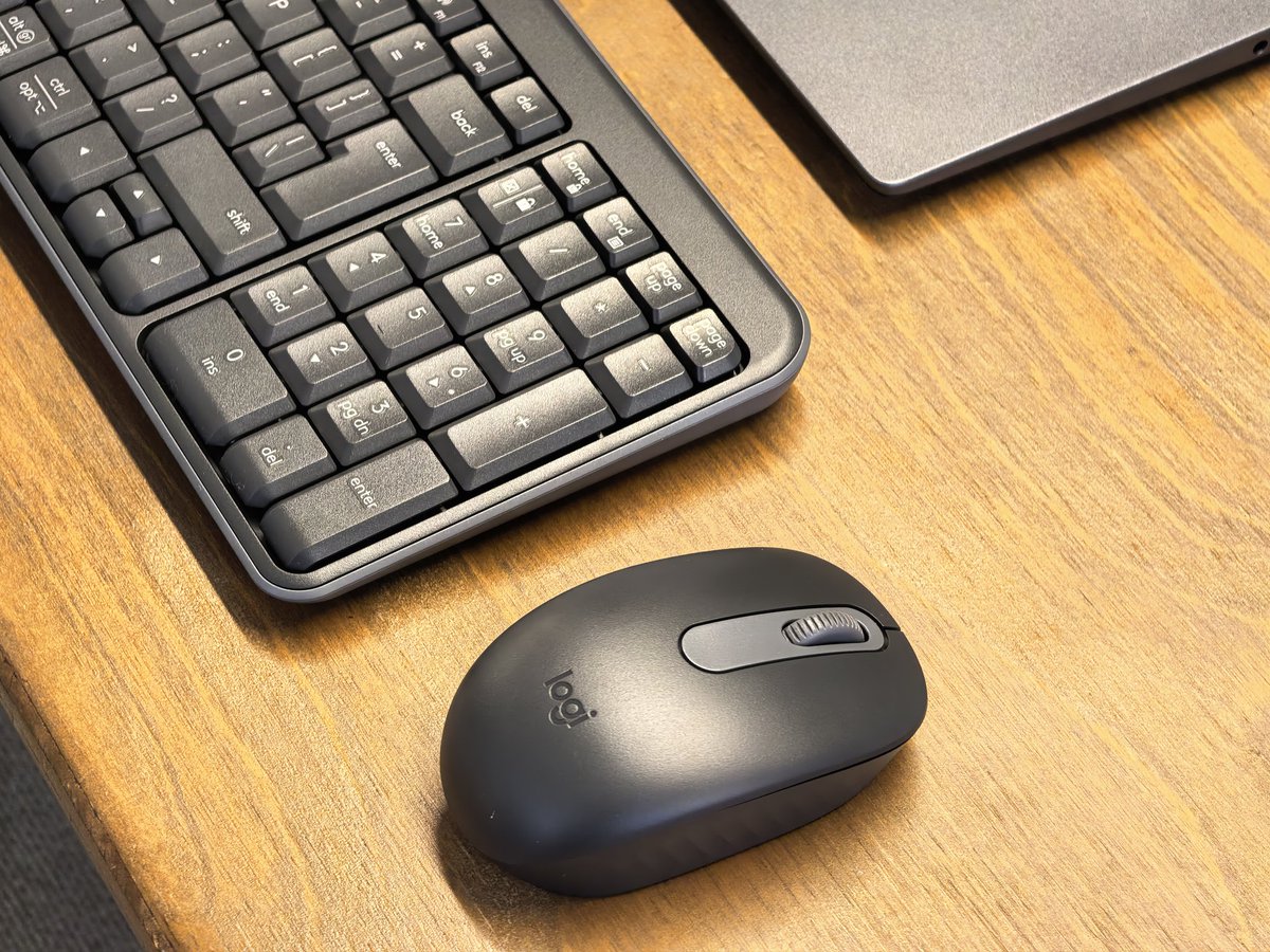 MarcoCocomello's tweet image. Logitech is launching its new MK250 keyboard and mouse combo pack today in South Africa and it&apos;s a pretty epic package for only R479. Available at most PC retailers. 

- Bluetooth
- Comfortable
- Compact Design
- Replaceable Batteries
 
#LOGITECHMK250
