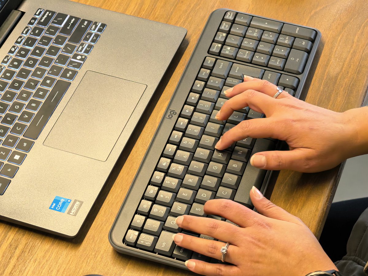 MarcoCocomello's tweet image. Logitech is launching its new MK250 keyboard and mouse combo pack today in South Africa and it&apos;s a pretty epic package for only R479. Available at most PC retailers. 

- Bluetooth
- Comfortable
- Compact Design
- Replaceable Batteries
 
#LOGITECHMK250