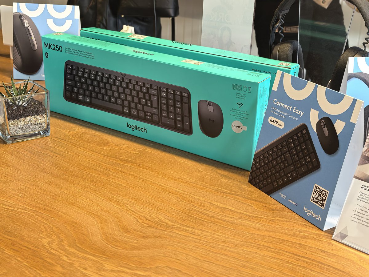 MarcoCocomello's tweet image. Logitech is launching its new MK250 keyboard and mouse combo pack today in South Africa and it&apos;s a pretty epic package for only R479. Available at most PC retailers. 

- Bluetooth
- Comfortable
- Compact Design
- Replaceable Batteries
 
#LOGITECHMK250