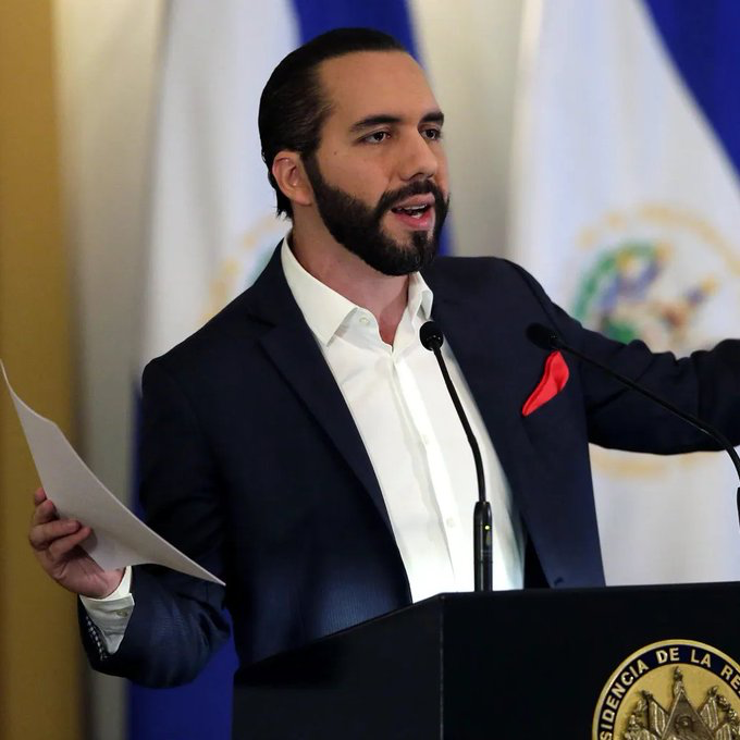 LarkDavis's tweet photo. 𝗝𝗨𝗦𝗧 𝗜𝗡: 🇸🇻 El Salvador plans to launch the world's first Bitcoin bank. 

Super mega bullish! 🚀 https://t.co/2WSakcaBbk