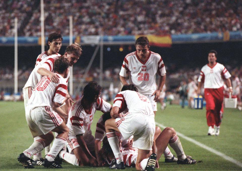 #OTD in 1992 Poland played Spain in the #Olympic gold medal game in Barcelona. The 100,000 fans at Estadio Nou Camp witnessed a 3-2 thriller that saw 🇪🇸 take the gold and 🇵🇱 silver. Was this the biggest match Poland has played after the fall of communism? In my opinion it is.