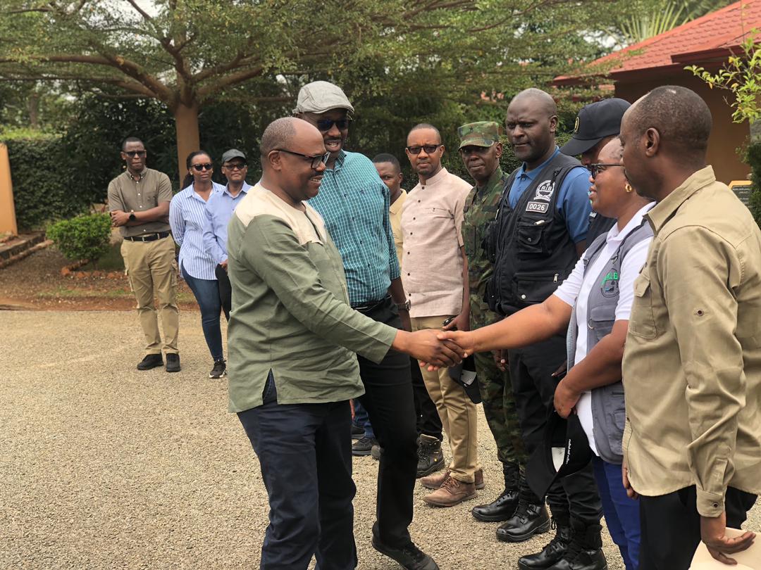 Kuri uyu wa Gatanu, Minisitiri w’Intebe Dr.Justin Nsengiyumva  yatangiye uruzinduko rw’iminsi ibiri muri <a href="/RwandaEast/">𝐄𝐚𝐬𝐭𝐞𝐫𝐧 𝐏𝐫𝐨𝐯𝐢𝐧𝐜𝐞 | 𝐑𝐰𝐚𝐧𝐝𝐚</a>, aho yatangiye asura icyanya cyuhirwa cya Nasho, mu Karere ka Kirehe; bikaba biteganyijwe ko akomereza mu Karere ka Nyagatare ku gusura uruganda rw’amata y’ifu.
