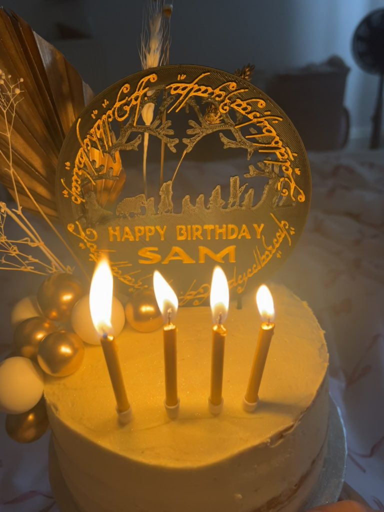 ThatSadBrit's tweet image. I got the coolest cake:)