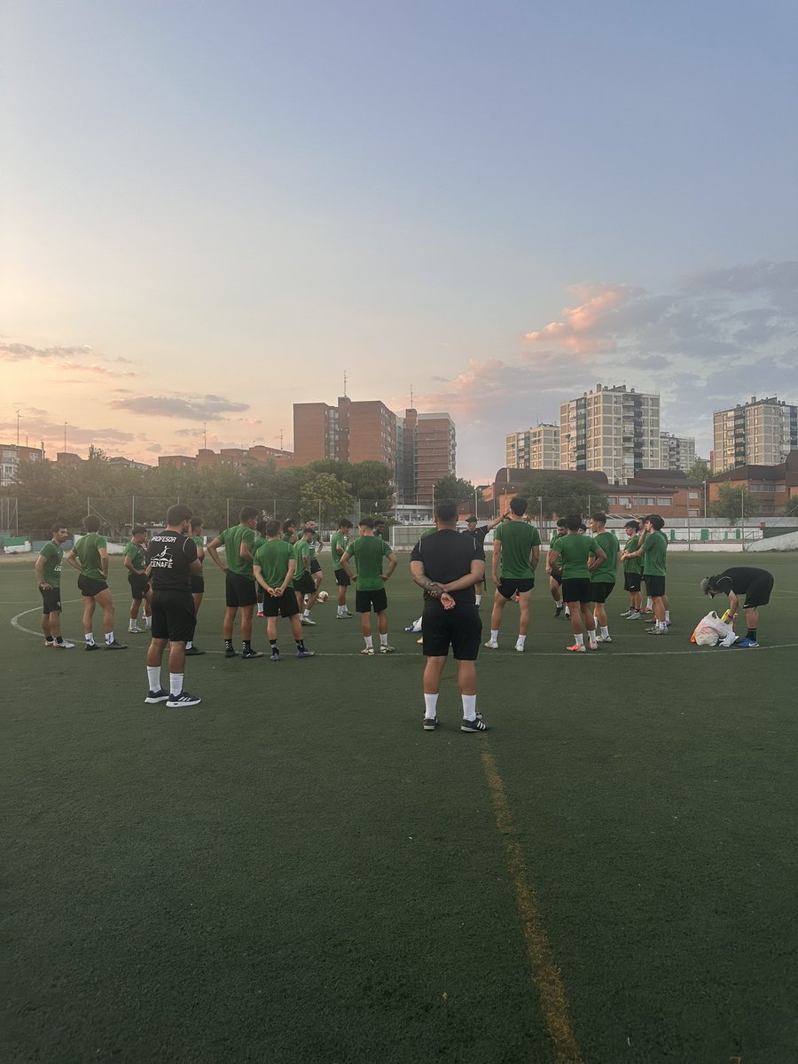 El equipo continúa con su preparación de pretemporada y hoy cumplirá el quinto día de trabajo consecutivo.

VAMOS BOTTI 💚⚽️

#elbotti #elbarrio #vamosbotti💚
