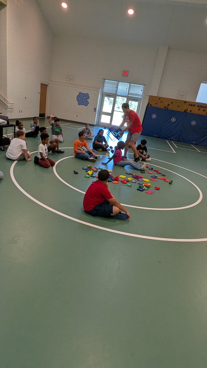 schoenfeld_abby's tweet photo. 📣 Mr. Grant has been a rockstar since Day 1. A BT3, killing it with cross curricular infusion 🔠🧮. Embedded in his slides are opportunities for students to use their literacy skills! 
Can you find it? #schoenfeldshowntell @EastGarnerES @PrincipalArtis @oanderson2016 https://t.co/nN2EgGE1ex