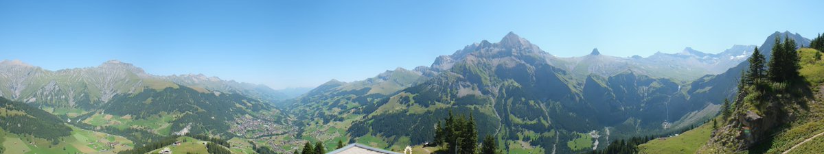 eFlotime's tweet image. Tagsüber wolkenloses Sommerwetter und dann eine klare Vollmondnacht. Bild: Adelboden Höchst (neue Livecam in @wetteralarm).🎦🤩