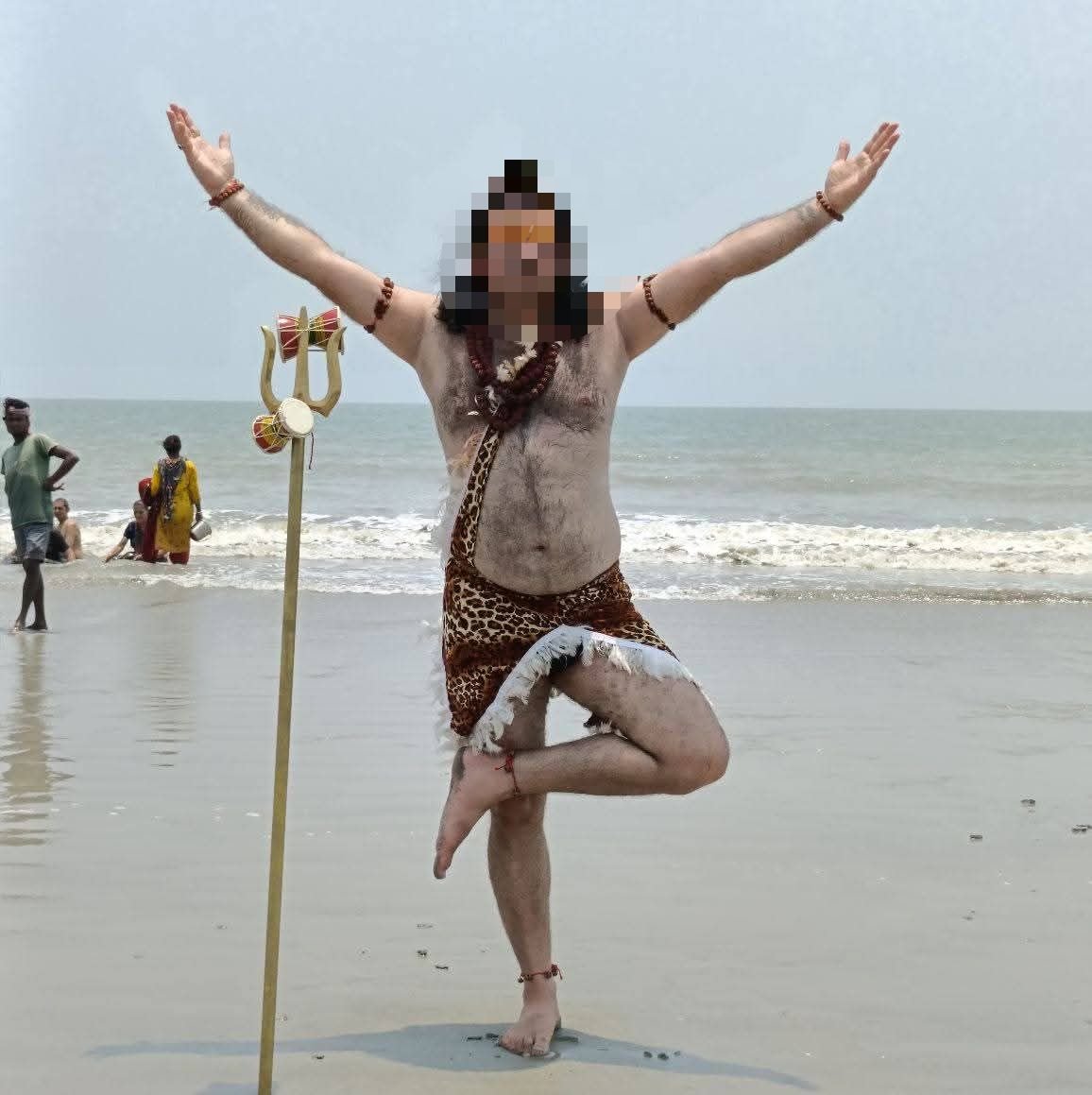 haridwarnewz's tweet image. 🚨 HARIDWAR: @haridwarpolice arrested Deepak Kumar Saini, accused of luring and raping minor children. 

To avoid arrest, Saini was moving around as a baba sporting Lord Shiva camaflouge.

#Haridwar #HaridwarPolice #DeepakKumarSaini