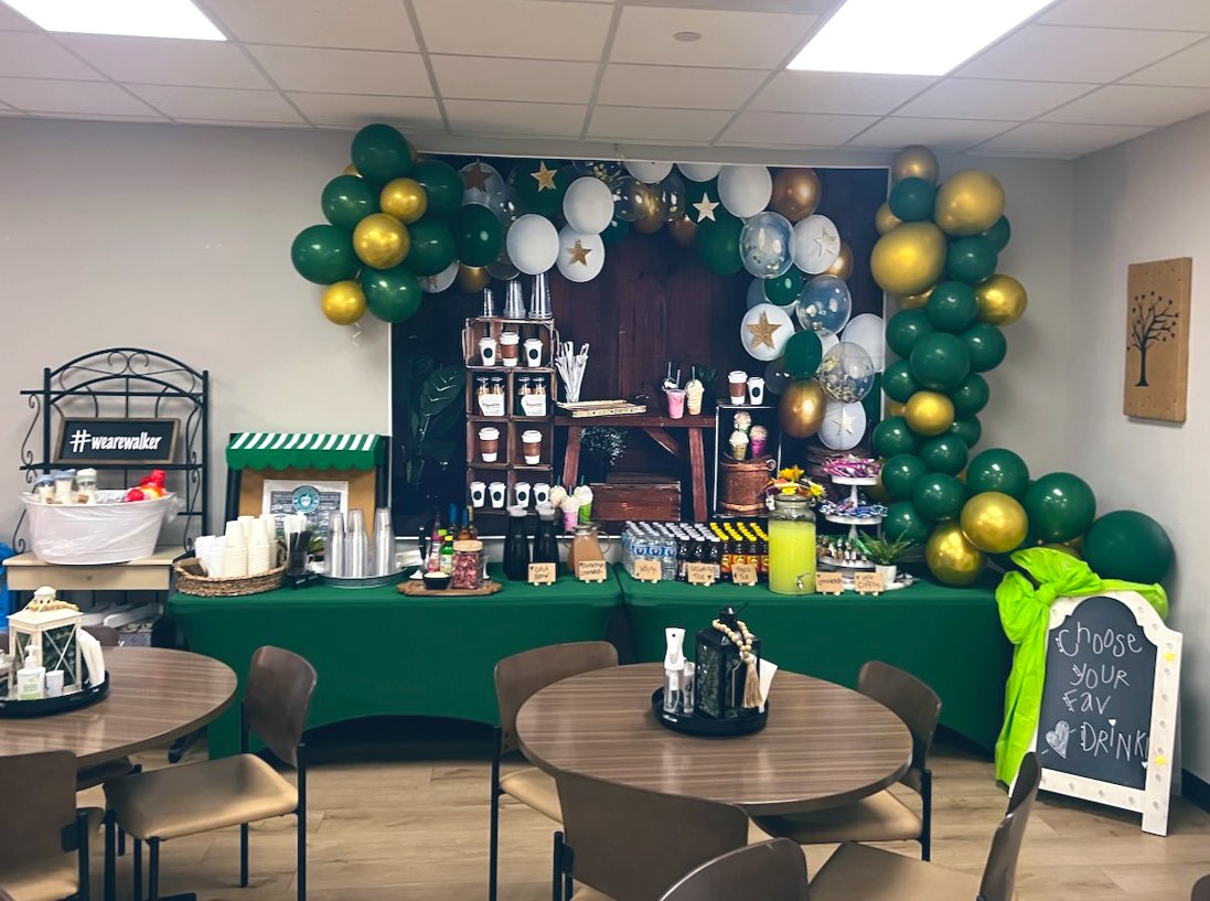 ToyGrowsGreen's tweet photo. @CFISDWalker Coffee bar was lit 🔥☕️✨Caffeine, connections and cool conversations✨🤍💫🤍#wearewalker #readytoglow 🐾💙 https://t.co/kFQg6e89mb
