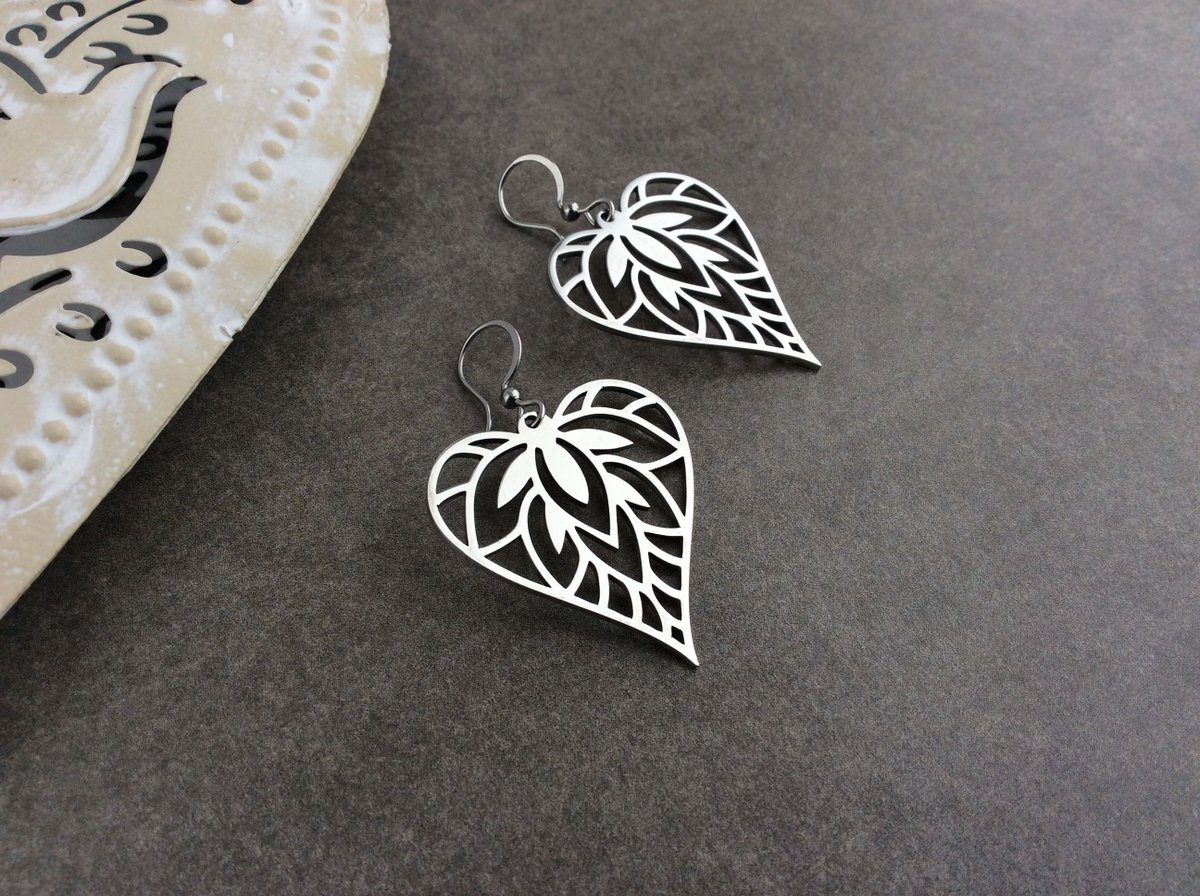 OneDottyDuck's tweet photo. Stunning stainless steel heart earrings just added to my shop. Come and take a look at the other beautiful earrings that are available.

#heartearrings #stainlesssteelearrings #summeraccessories #newearrings #smallbusiness #musthaveaccessories #shoplocal #shopsmallbusiness https://t.co/rmWi7Vyg8e