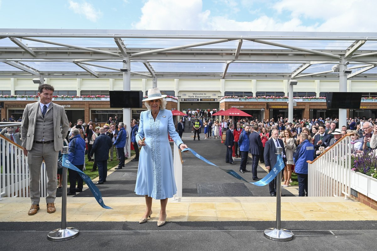 Royalty returns to York! 👑

We’re honoured to welcome Her Majesty The Queen to York Racecourse during this year’s <a href="/SkyBet/">Sky Bet</a> Ebor Festival.

Discover more here 👉 bit.ly/4m9f2S0