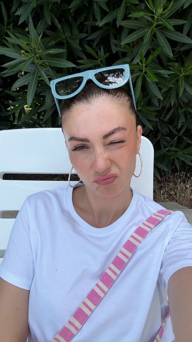 📸| 😎😘 #BurcuÖzberk 
@/burcuozberk • IG Story