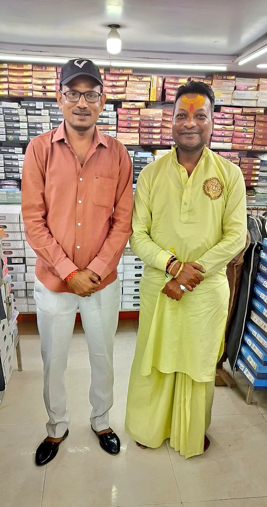 आलोक तिवारी (@aloktiwari9335) on Twitter photo दिल्ली आऊं और अपने प्यारे भाई <a href="/vishalurll/">गुरुजी विशाल गुप्ता</a> से न मिलूं ऐसा कभी न हो सकता 🙏🚩
बालाजी महाराज जी की कृपा और आशीर्वाद आप पर सदैव बना रहे 🙏🚩 दिल्ली आऊं और अपने प्यारे भाई <a href="/vishalurll/">गुरुजी विशाल गुप्ता</a> से न मिलूं ऐसा कभी न हो सकता 🙏🚩
बालाजी महाराज जी की कृपा और आशीर्वाद आप पर सदैव बना रहे 🙏🚩