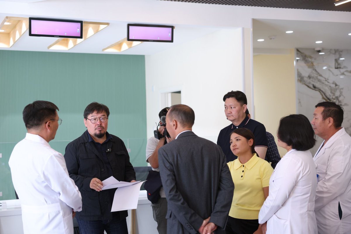 Баянхонгор аймгийн нэгдсэн эмнэлэг 41 жилийн дараа зориулалтын, стандартад нийцсэн шинэ амбулаторитой боллоо
📌Хуучин амбулатори өдөрт 500 хүртэлх хүнд үйлчилдэг байсан бол хүртээмж хоёр дахин нэмэгдэж 1000 хүртэлх хүнд бүрэн, цогц үйлчилгээ үзүүлнэ.
📌3400 метр мкв, 4 давхар,