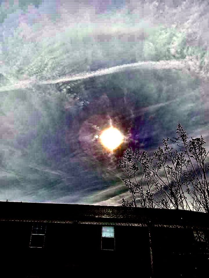 Mysongshari's tweet image. #thanks #enhancement @Raggedyedge1 #shewasconcernedaboutthedarkspotbehindsun #weshouldbetoo #revelation12bnext #giantfieryreddragon #signs #theyknowsomethingscoming #weshouldtoo #Messiah #Coming @x