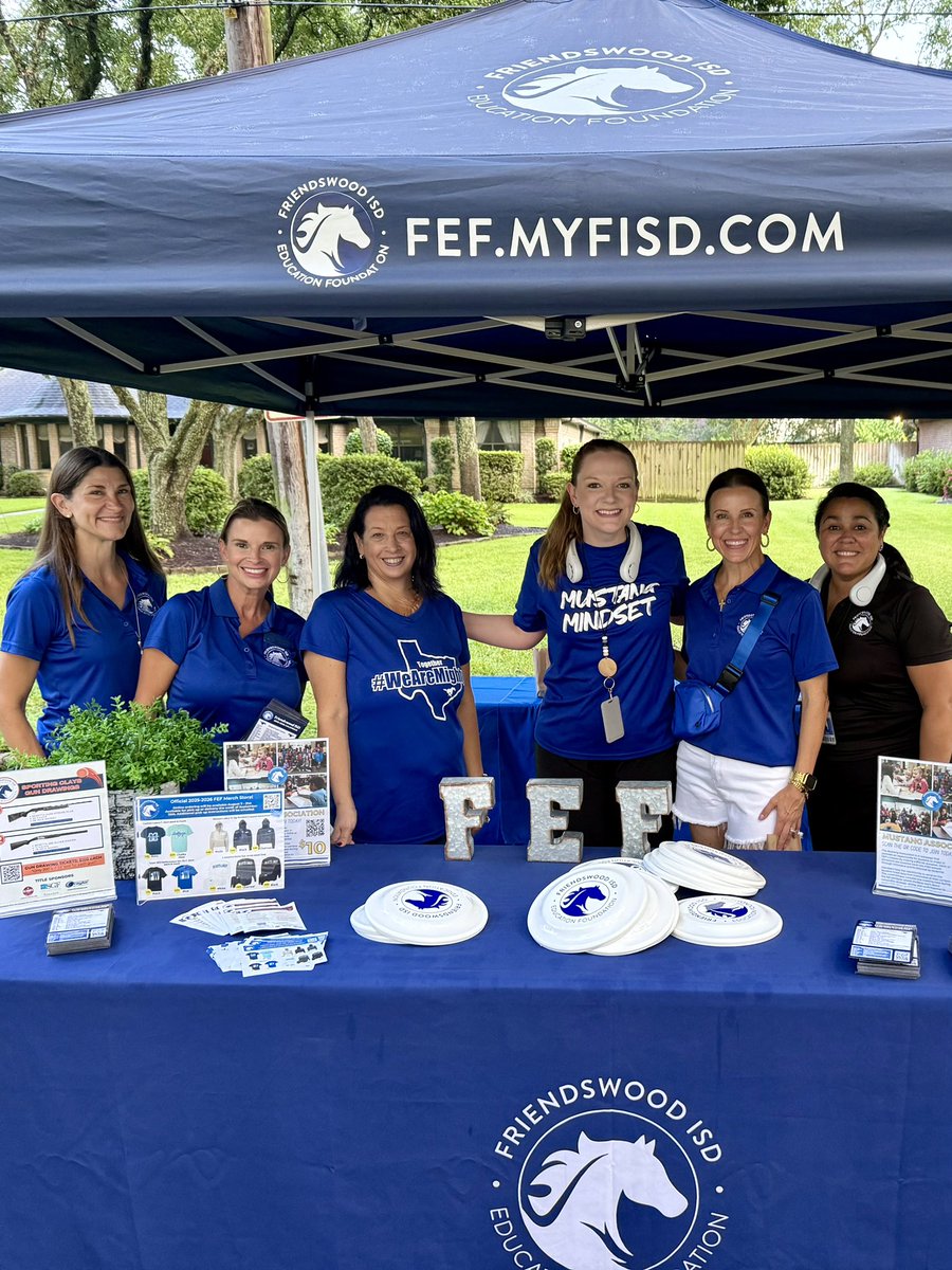 Under the Oaks! 🌳✨ We had a great time at FISD’s 9th annual celebration, showing off our new merch, tossing out FEF frisbees, and enjoying some delicious kettle corn with our amazing community! 👕🥏🍿

Order your merch today:
👉 inked-designs.printavo.com/merch/fisd-edu…

#FISDUnderTheOaks