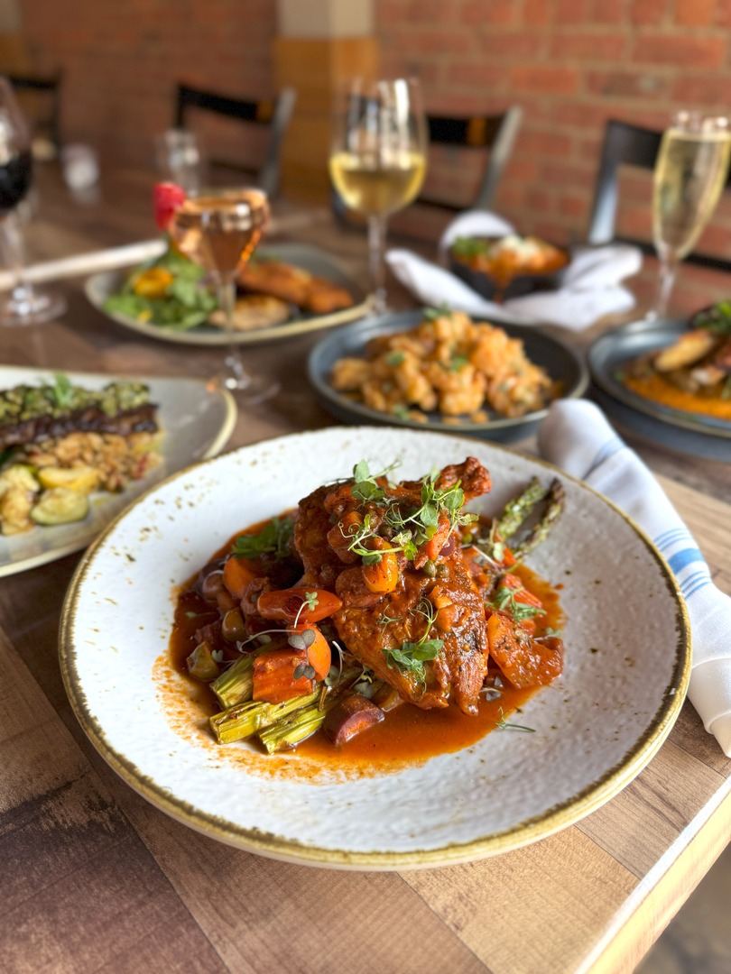 We should have named this dish "WOW!"😍

Our Chicken Cacciatore is a hearty, flavor-packed dish featuring tender chicken simmered with mushrooms, carrots, mixed olives, Spanish onions, cherry tomatoes, asparagus, and fingerling potatoes.

b2bistro.com/red-bank-menus…