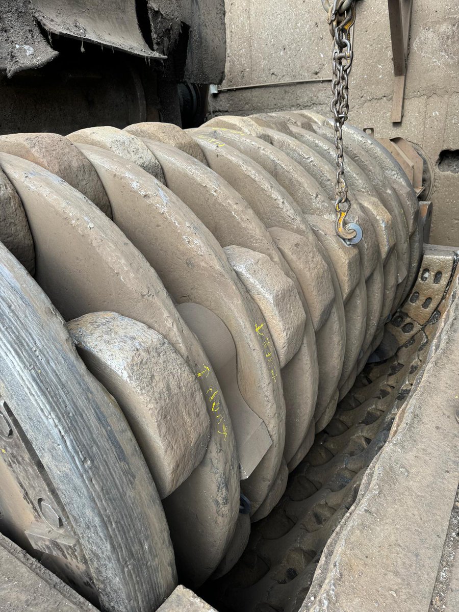 CorewireLtd's tweet image. #FridayPhoto - #Scrap metal #shredding, metal to metal #abrasion and #impact, requiring a specific #Corewire product and metallurgy. The rotors spin at 500rpm and destroying everything in their path!! #Hardfacing #Metallurgy #Reclamation #Recycling