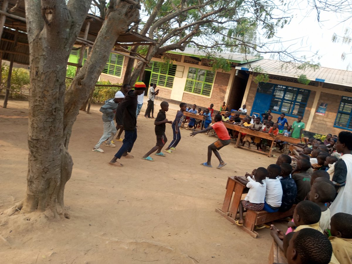 GashoraYouthCouncil (@gashoranyc) on Twitter photo Mu murenge wa #Gashora Abana n'urubyiruko Bitabiriye gahunda y'intore mu Biruhuko aho baganirijwe kuri siporo nk'uburyo bwiza mu mibanire n'abandi ndetse bahabwa umwanya wo kugaragaza impano zitandukanye zirimo kubyina, Kuririmba, n'ibindi.
<a href="/BugeseraDistr/">Bugesera District</a>
<a href="/bugeserayouth/">๐๐๐ด๐ฒ๐๐ฒ๐ฟ๐ฎ ๐ฌ๐ผ๐๐๐ต ๐๐ผ๐๐ป๐ฐ๐ถ๐น</a> Mu murenge wa #Gashora Abana n'urubyiruko Bitabiriye gahunda y'intore mu Biruhuko aho baganirijwe kuri siporo nk'uburyo bwiza mu mibanire n'abandi ndetse bahabwa umwanya wo kugaragaza impano zitandukanye zirimo kubyina, Kuririmba, n'ibindi.
<a href="/BugeseraDistr/">Bugesera District</a>
<a href="/bugeserayouth/">๐๐๐ด๐ฒ๐๐ฒ๐ฟ๐ฎ ๐ฌ๐ผ๐๐๐ต ๐๐ผ๐๐ป๐ฐ๐ถ๐น</a>