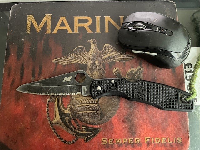 Rower41's tweet image. Well travelled #SpydercoKnives - sharpens up like a razor. Love the thumbhole - can carry package up driveway with one hand, and open it with the other.