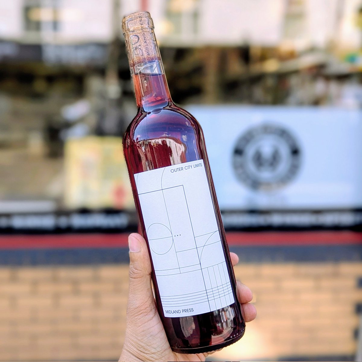 StirchleyWines's tweet image. A first for our city, a wine made right here in Birmingham, Digbeth to be specific, by Midland Press...

🍷 Outer City Limits 2024

A 12% Pinot Noir Précoce, light &amp;amp; dry red wine, notes of red cherry &amp;amp; strawberry.

#VivaStirchley #VivaBrum #ShopIndependent #MadeInBirmingham🐂