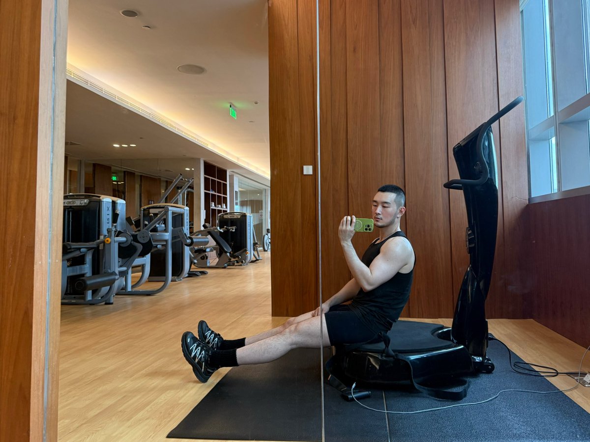 小伍的移动面包（搞笑版） tweet media