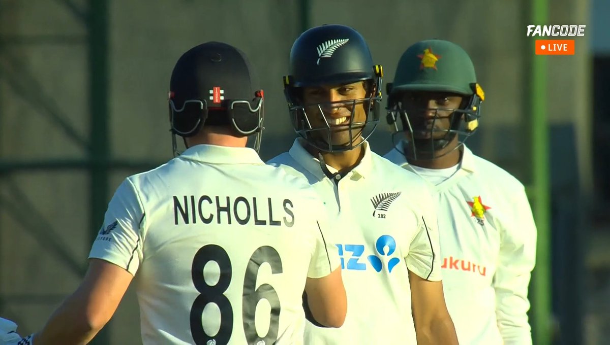 165* off just 139 balls with 21 fours and 2 sixes at a strike rate of 118 in a test match. Bro's the next gen superstar for New Zealand 😭