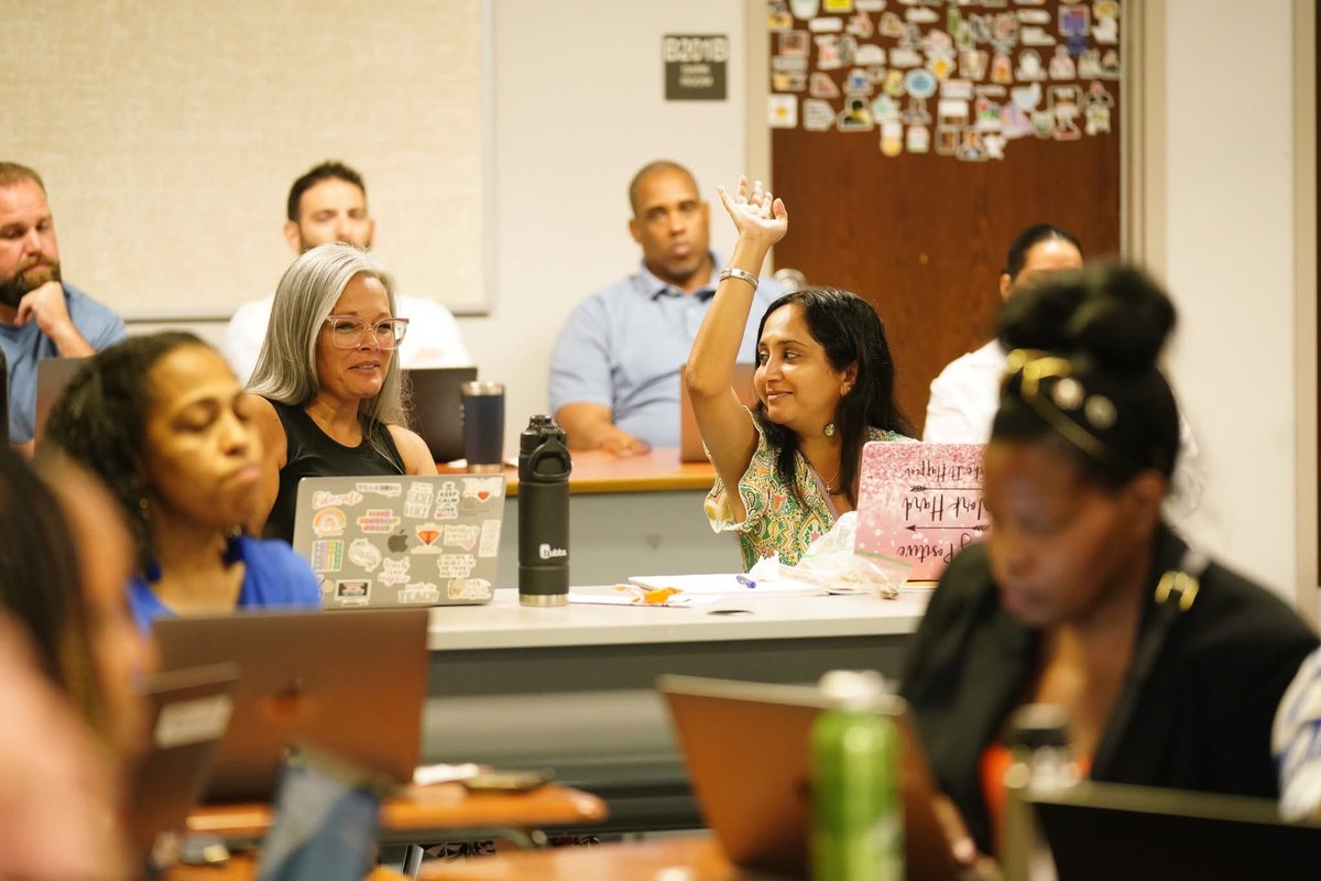 August Leadership Convening united District leaders for a series of PD sessions. Led by Learning Network support teams and central office depts., the sessions focused on equipping school leaders with the tools and strategies needed for a successful 2025–26 school year. #PHLed
