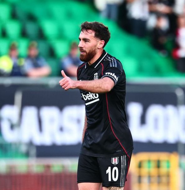 Duygusallığı bırakıp kaptanlığı Orkun’a verin 
Saha içersinde Mert kaleden gelip itiraz edene kadar sarı kartı yiyor direkt Necip desen zaten süre bulması imkansız olmalı artık 

Saha içerisinde aktif olacak itirazı yapacak takımı ısındıracak kişi Orkun <a href="/Besiktas/">Beşiktaş JK</a> <a href="/SerdalAdali_x/">Serdal Adalı</a>