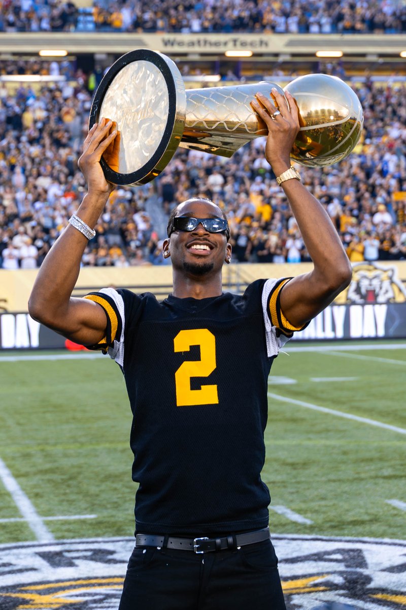OKC THUNDER (@okcthunder) on Twitter photo Hamilton turns out to welcome home <a href="/shaiglalex/">Shai Gilgeous-Alexander</a> and he responds with love and appreciation 🇨🇦 🙌 Hamilton turns out to welcome home <a href="/shaiglalex/">Shai Gilgeous-Alexander</a> and he responds with love and appreciation 🇨🇦 🙌