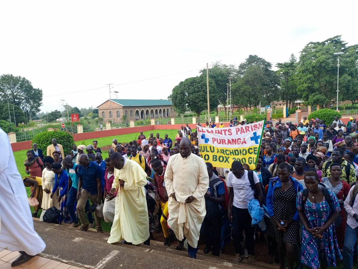 RadioPacisGulu's tweet photo. Hundreds of christian faithfuls from All Saints Parish Puranga this evening made pilgrimage to enter through the Holy Door of mercy at St. Joseph's Cathedral Gulu in commemoration of the Jubilee year.
#RadioPacisUpdate
#PeaceOfChristForAll https://t.co/8ogY4uUQzP