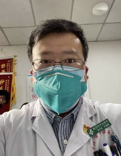 一个健康的社会不应该只有一种声音。

—————— 李文亮

（左： 纽约中央公园的李文亮纪念长椅）