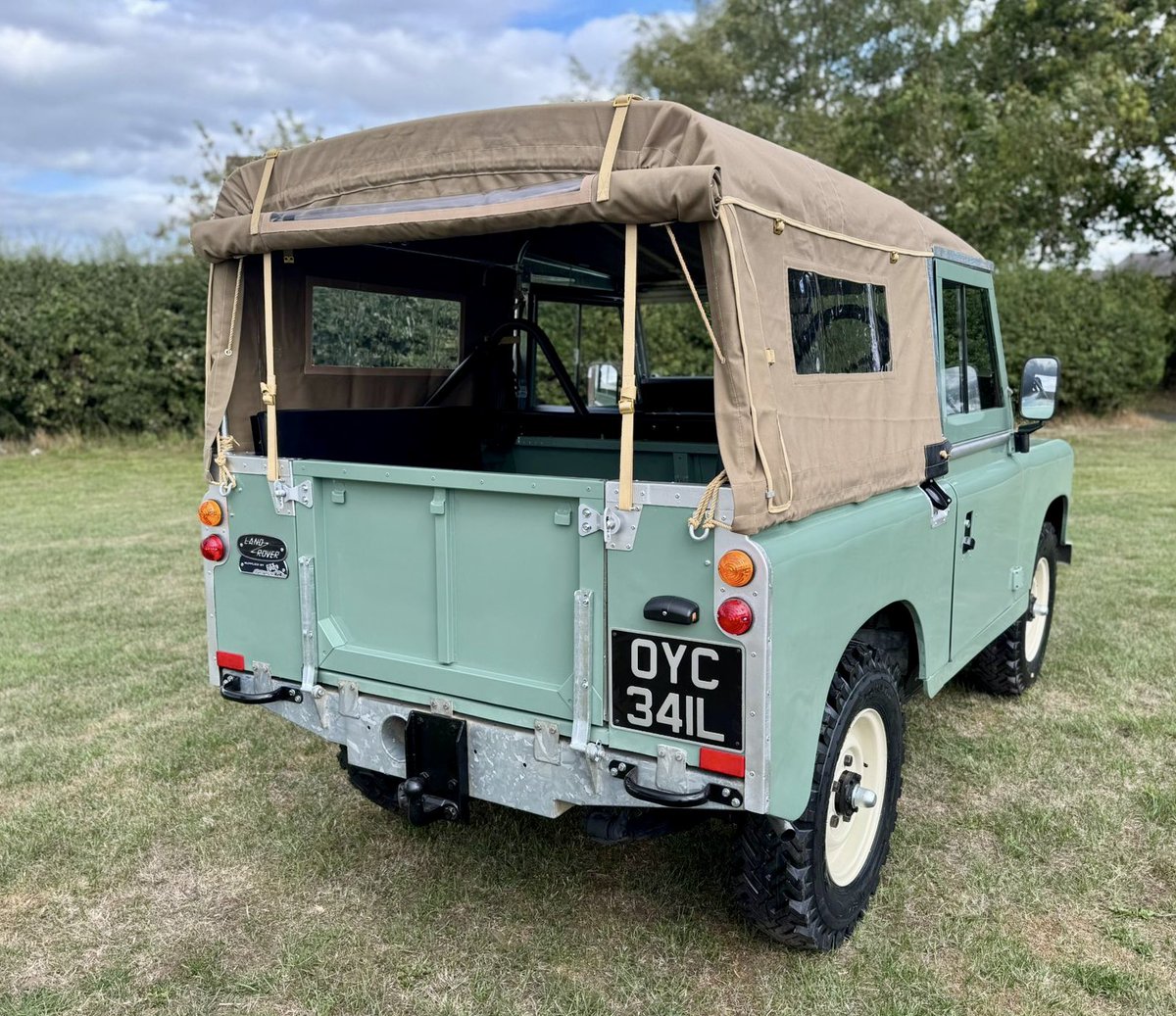 Here’s the final listing of the week - this lovely, galv Series 3 softtop. Perfect for the weekend!
