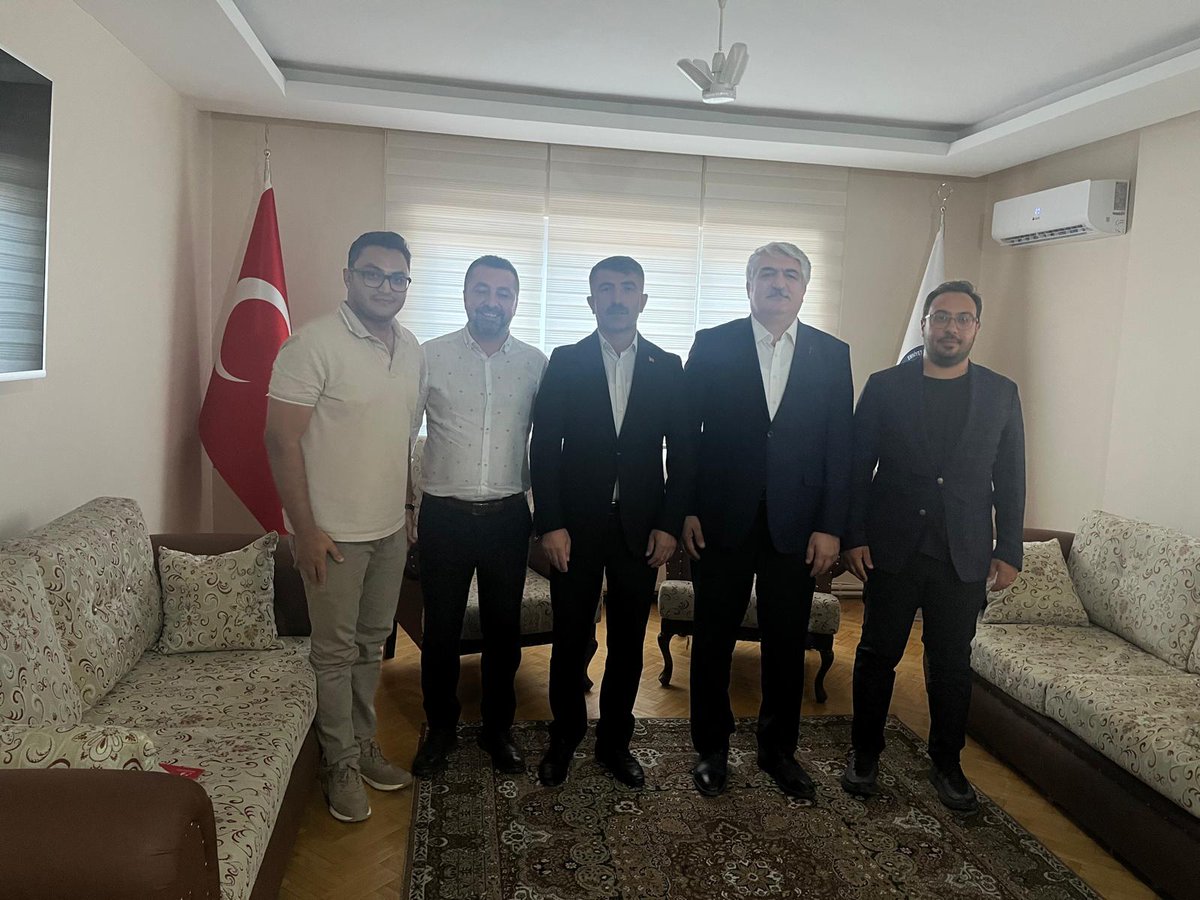 Özcan Güngör (@ozcangngr) on Twitter photo Emniyette intihar olaylarına ilişkin yazdığımız raporu <a href="/EmniyetTS/">Emniyet Teşkilatı Sendikası</a> Başkanı Sn. İsmail Okumuş'a takdim ettik. Kendisiyle teşkilat, sivil toplum ve partimizin bu konudaki tutumu hakkında geniş bir istişare imkanı bulduk.
Nazik kabuller için teşekkür ediyorum. Emniyette intihar olaylarına ilişkin yazdığımız raporu <a href="/EmniyetTS/">Emniyet Teşkilatı Sendikası</a> Başkanı Sn. İsmail Okumuş'a takdim ettik. Kendisiyle teşkilat, sivil toplum ve partimizin bu konudaki tutumu hakkında geniş bir istişare imkanı bulduk.
Nazik kabuller için teşekkür ediyorum.