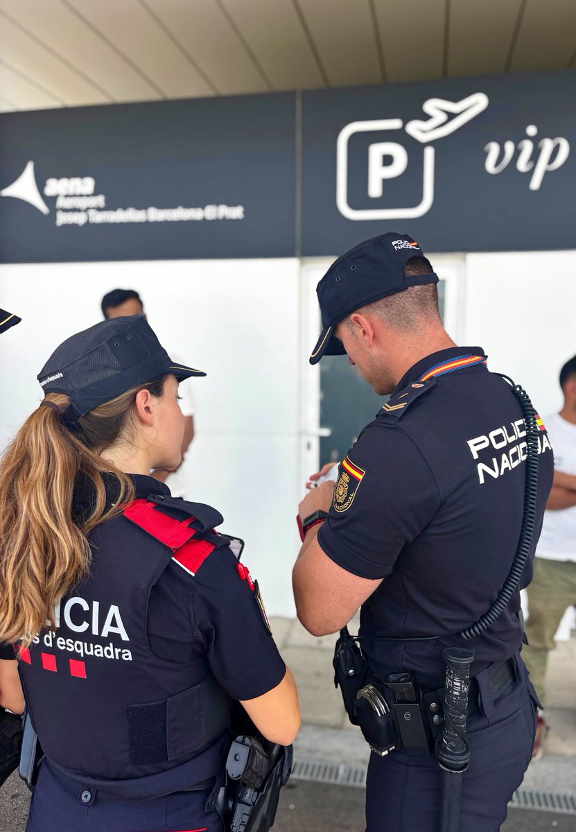 Hoy en el Aeropuerto Josep Tarradellas-Barcelona-El Prat, <a href="/policia/">Policía Nacional</a> y <a href="/mossos/">Mossos</a> han llevado a cabo conjuntamente la operación “ILLEGAL PARK 2” contra conductores que trasladaban ilegalmente a pasajeros hacia parkings low cost.

Se han identificado a 42 personas, hay 5 detenidos y 18
