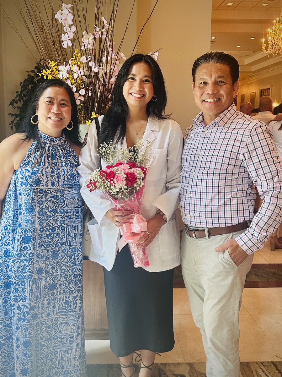 peteryanes's tweet image. We congratulate our Shekinah Faith on her white coat ceremony, marking her pledge to the medical profession and its values. Her disciplined approach and dedication are truly commendable and we take great pride in her accomplishments. #whitecoatceremony #pcom #pa