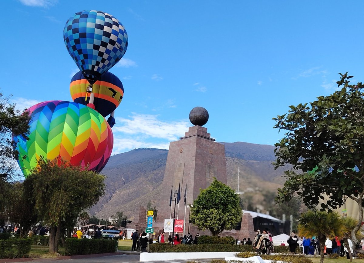 🎈Espectáculo aéreo!!! Globos atraviesan el cielo de la capital de #Ecuador🇪🇨 en el primer día del cuarto Festival Internacional del Globo Mitad del Mundo🌐

<a href="/PichinchaGob/">Prefectura de Pichincha</a> 
<a href="/PrensaLatina_cu/">Prensa Latina</a>

prensa-latina.cu/2025/08/08/glo…
