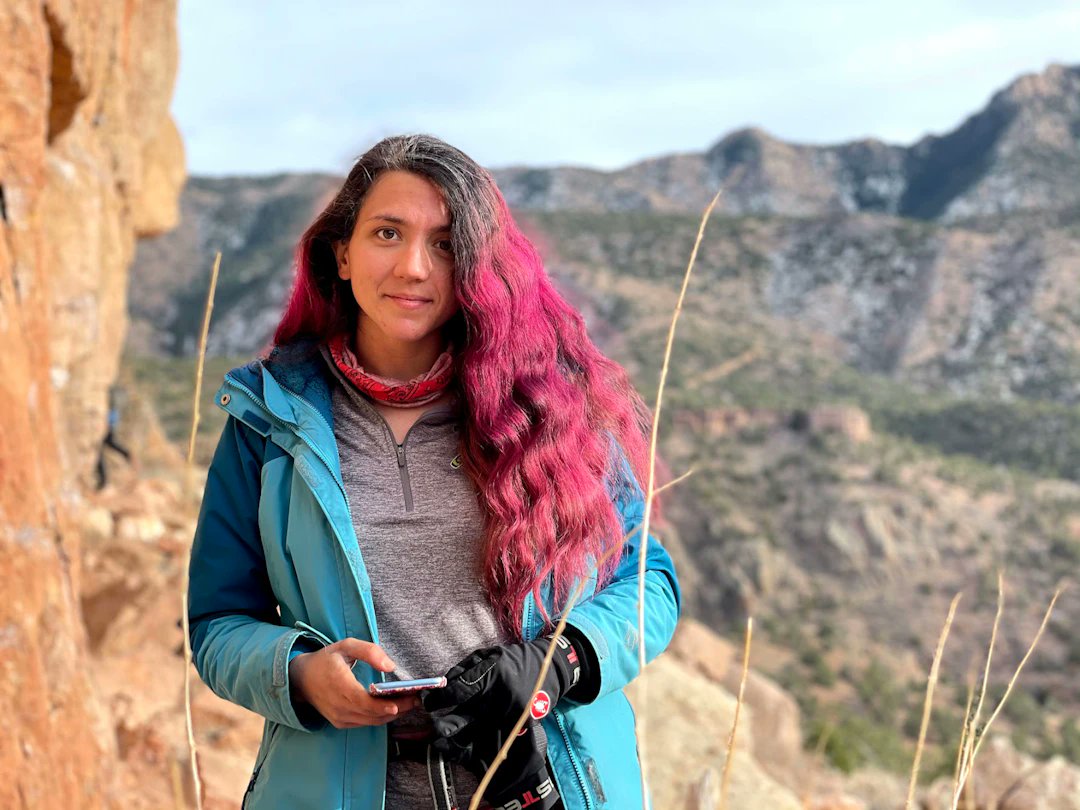 This AI researcher spent 10 years teaching computers to see.

But she had a radical idea: what if we could eliminate the mouse &amp; keyboard entirely?

What started as academic research just achieved 92% accuracy vs OpenAI's 18.3% on computer automation.

This is Kiana's story. 🧵