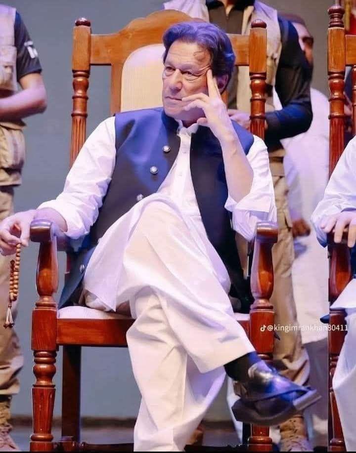 Leena Khan (@hayatkh188) on Twitter photo #عمران_عوام_عشق_کہانی
<a href="/TeamiPians/">Team Insafians 𝗣𝗼𝘄𝗲𝗿</a>
جیت ہوگی, ہار ہوگی, وہ بات بعد میں ہوگی
فی الحال وفا ہوگی وفاداری ہوگی اور سرِ عام ہوگی 👍❤️ #عمران_عوام_عشق_کہانی
<a href="/TeamiPians/">Team Insafians 𝗣𝗼𝘄𝗲𝗿</a>
جیت ہوگی, ہار ہوگی, وہ بات بعد میں ہوگی
فی الحال وفا ہوگی وفاداری ہوگی اور سرِ عام ہوگی 👍❤️