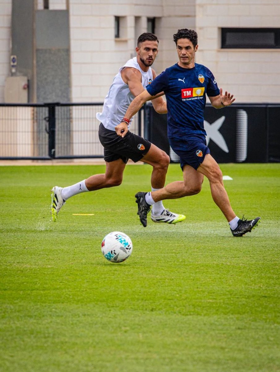 Una semana para que empiece la Liga. ⚽️

⚪️⚫️ <a href="/valenciacf/">Valencia CF</a> 
📸 <a href="/lazaroftherock/">Lázaro dela Peña</a>