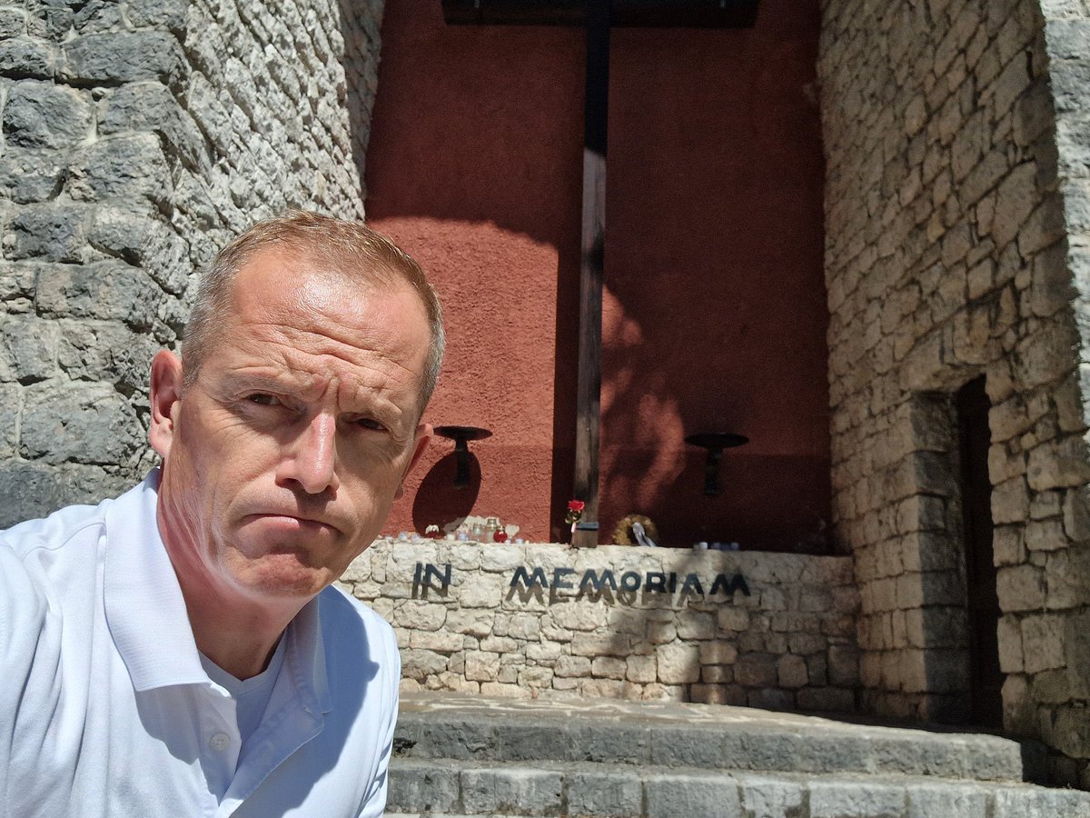 >113 dagen sinds de laatste Harald Doornbos cartoon
>3 dagen sinds de laatste Shasi mallvlog

Ik zie het leven niet meer zitten.