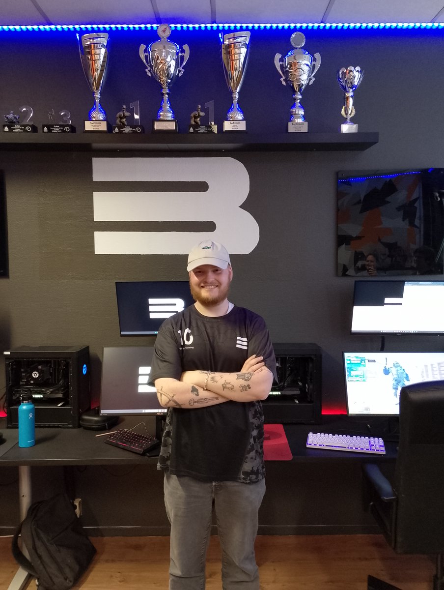 Bootcamp Weekend | #CS2 

<a href="/svennerNN/">Sven-André</a> <a href="/TheSteeNos/">SteeNos</a> @suunDCS <a href="/phnzcs/">Gøran Jacobsen</a> have just arrived at HQ for bootcamp, getting ready for a new season in <a href="/ggligaen/">Good Game-ligaen</a> starting next month 🤖

We’re also hyped to welcome our newest addition to the roster: <a href="/bardballjtre/">Bård Balljtræ</a>  🔥

Season prep starts now.