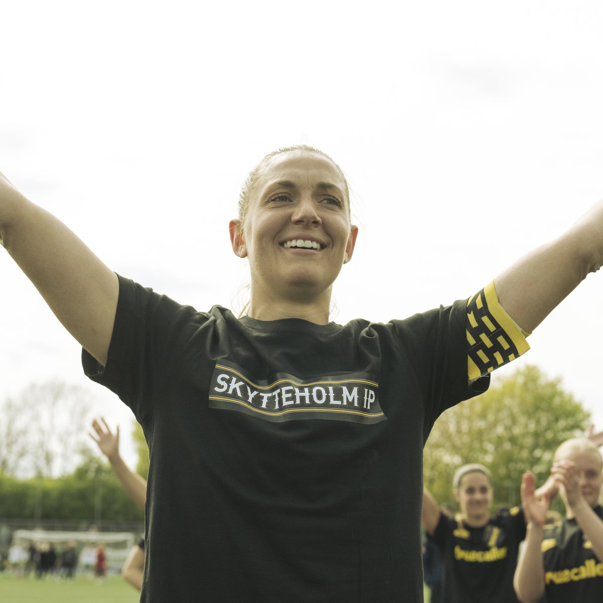 ⏳ I morgon samlas vi äntligen på Skytteholms IP igen.

Med ert stöd i ryggen går vi för att plocka hem ytterligare en trepoängare, denna gång mot Kristianstads DFF. Säkra din plats via AIKbiljett.se.