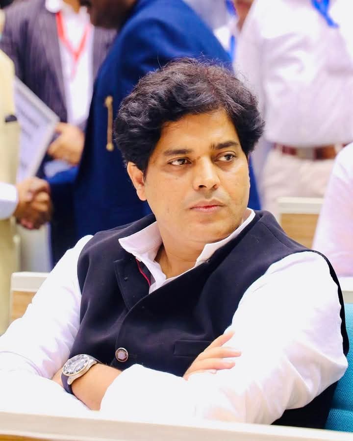 rajeevmishra93's tweet image. राज्यसभा सांसद एवं AICC अल्पसंख्यक विभाग के चेयरमैन #ShayarImranजी को जन्मदिन की हार्दिक शुभकामनाएं एवं बहुत बहुत बधाई 💐💐🧁🎂🎉