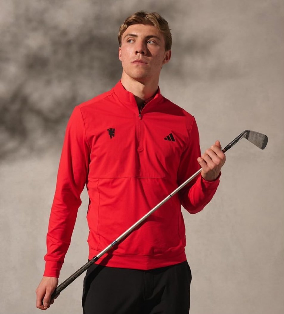 UtdDistrict's tweet image. 🚨 | The figure on the table for Rasmus Højlund's potential loan to AC Milan is a £3.5m loan fee with an option to buy for £35m.

#mufc are not an obstacle, but Højlund is not yet convinced.

[@lucabianchin7]